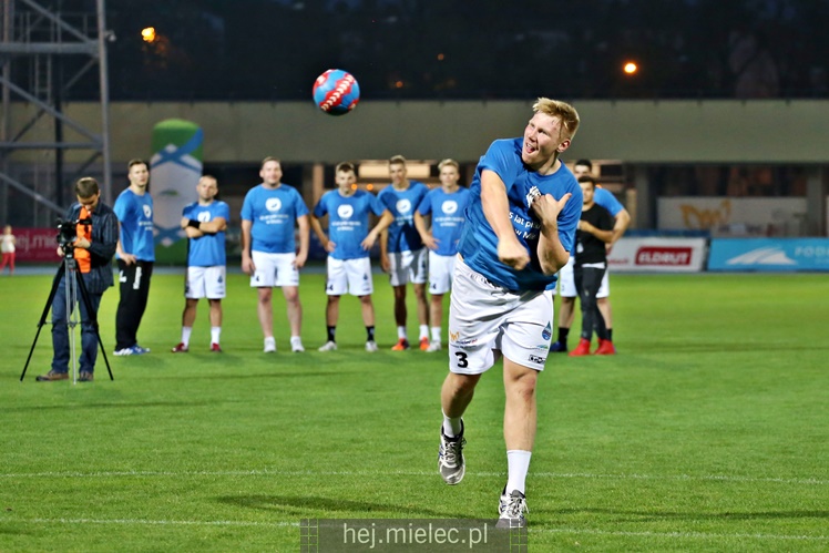 65 lat piłki ręcznej w Mielcu - mecz pokazowy