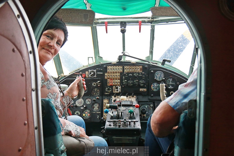 Poświęcenie odnowionych samolotów An-2 w Aeroklubie Mieleckim