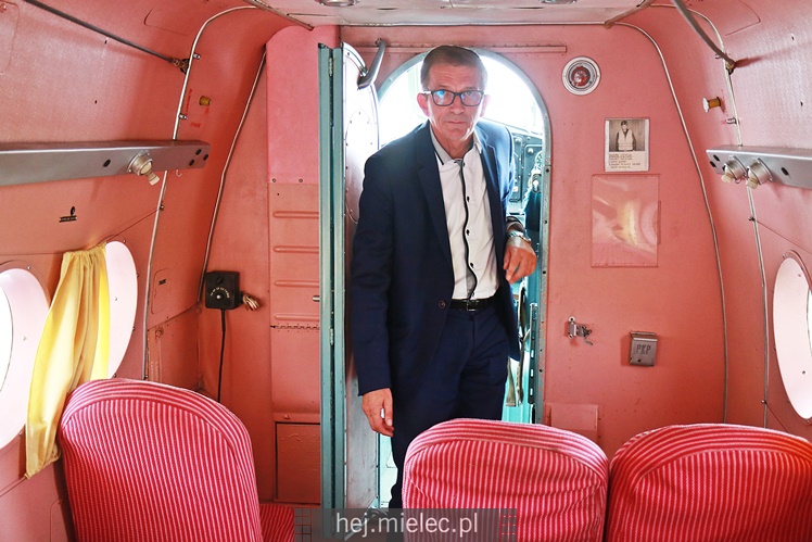 Poświęcenie odnowionych samolotów An-2 w Aeroklubie Mieleckim