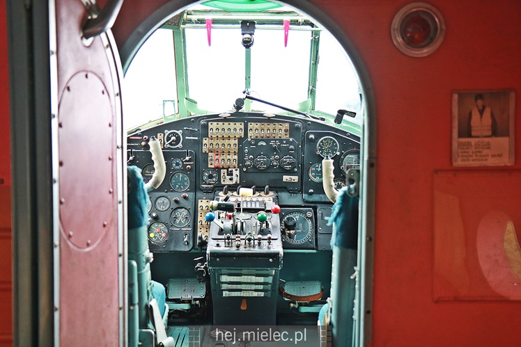 Poświęcenie odnowionych samolotów An-2 w Aeroklubie Mieleckim