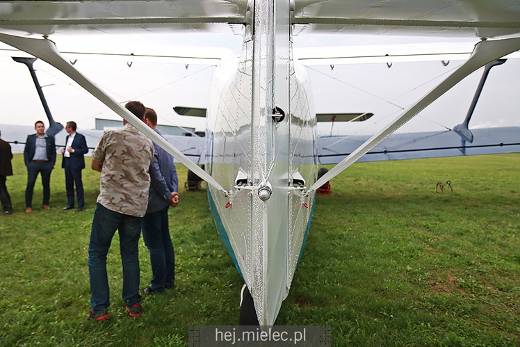Poświęcenie odnowionych samolotów An-2 w Aeroklubie Mieleckim