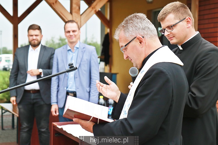 Poświęcenie odnowionych samolotów An-2 w Aeroklubie Mieleckim