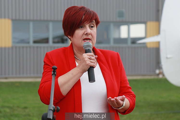 Poświęcenie odnowionych samolotów An-2 w Aeroklubie Mieleckim
