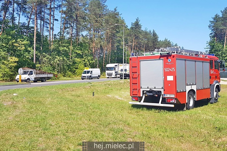 Ciężarówka zgubiła odpady na obwodnicy