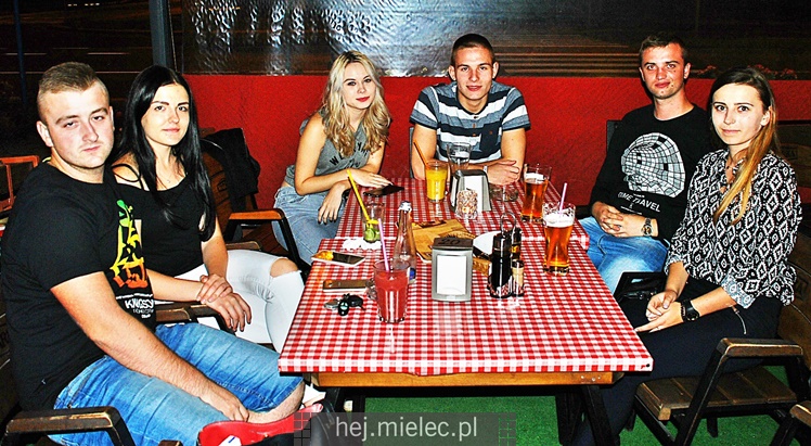 Mecz Dania - Polska w Piwiarni Warka Mielec