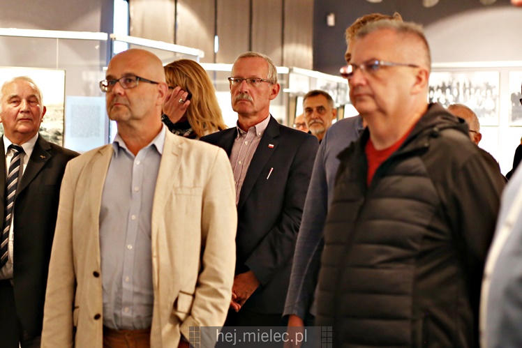 Wernisaż wystawy ?Zróbmy w Mielcu lotnisko?? w Jadernówce