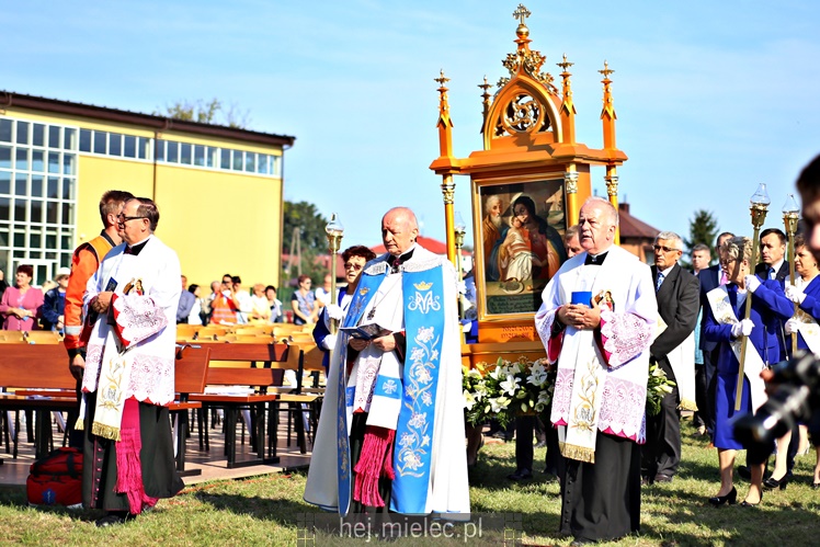 Koronacja obrazu Matki Bożej Królowej Rodzin w Chorzelowie
