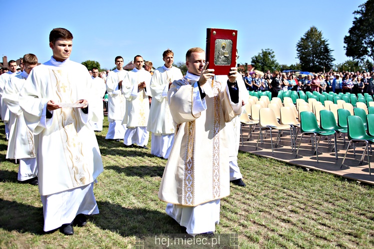 Koronacja obrazu Matki Bożej Królowej Rodzin w Chorzelowie