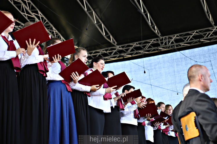 Koronacja obrazu Matki Bożej Królowej Rodzin w Chorzelowie