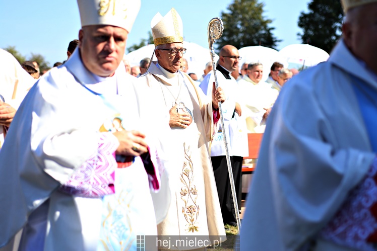 Koronacja obrazu Matki Bożej Królowej Rodzin w Chorzelowie