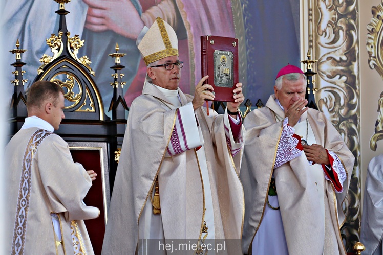 Koronacja obrazu Matki Bożej Królowej Rodzin w Chorzelowie