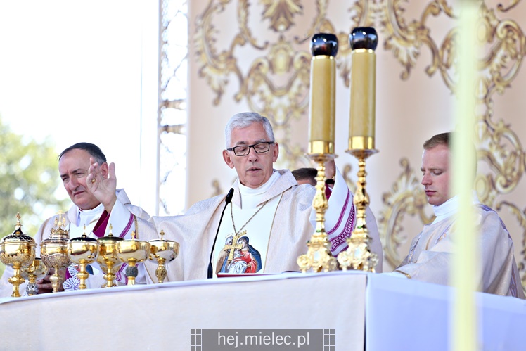 Koronacja obrazu Matki Bożej Królowej Rodzin w Chorzelowie