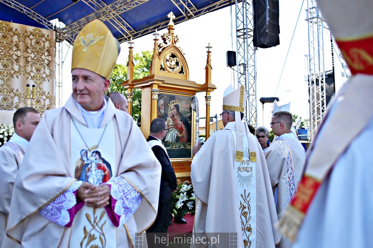 Koronacja obrazu Matki Bożej Królowej Rodzin w Chorzelowie