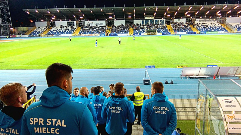Prezentacja SPR Stal Mielec podczas meczu piłkarskiego