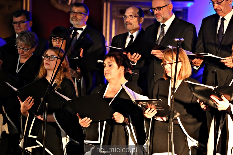 Koncert Alicji Majewskiej, Włodzimierza Korcza i Strzyżowskiego Chóru Kameralnego