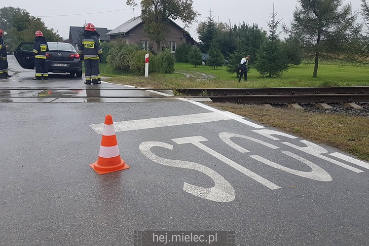 Kolizja osobówki i lokomotywy w Chorzelowie