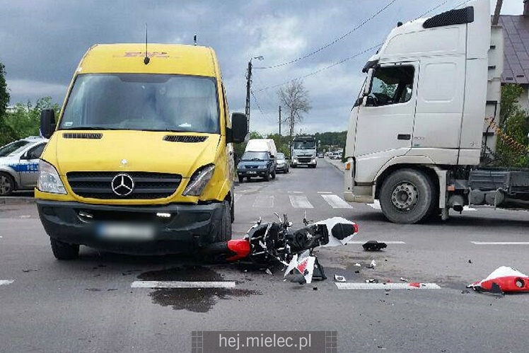 Motocyklista uderzył w dostawczaka na Wojsławskiej
