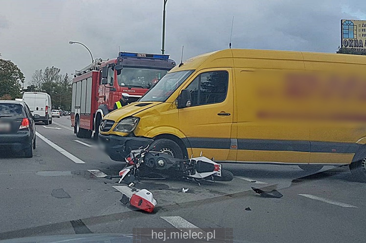 Motocyklista uderzył w dostawczaka na Wojsławskiej