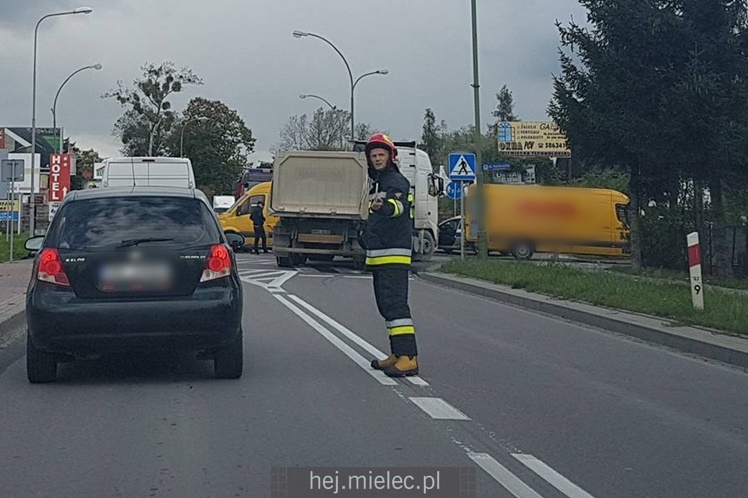 Motocyklista uderzył w dostawczaka na Wojsławskiej