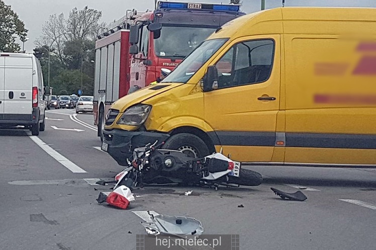 Motocyklista uderzył w dostawczaka na Wojsławskiej