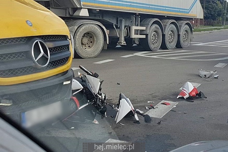 Motocyklista uderzył w dostawczaka na Wojsławskiej