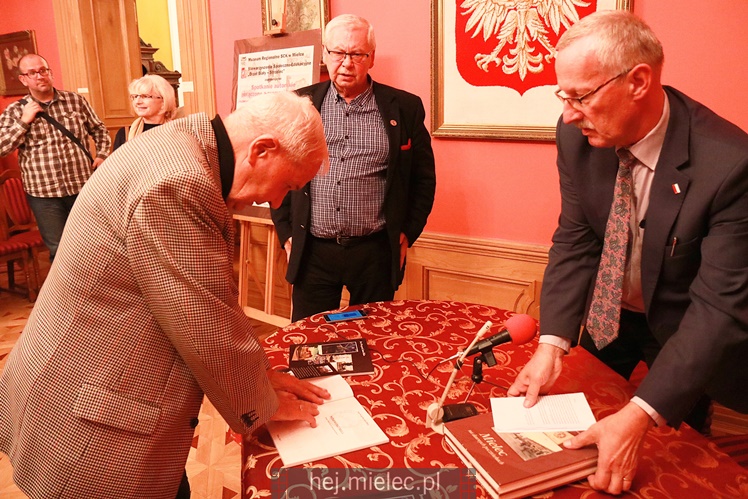 ?Pozdrowienie z Mielca? czyli starych pocztówek czar: spotkanie autorskie