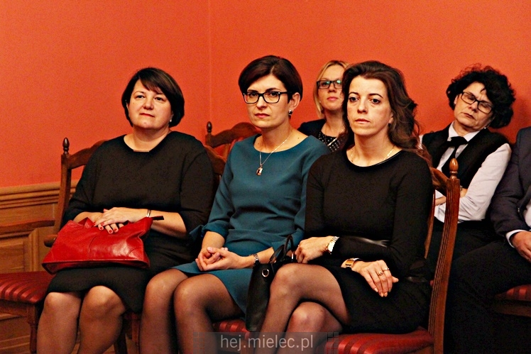 Powiat uhonorował 12 nauczycieli z okazji Dnia Edukacji Narodowej