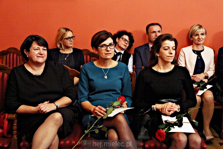 Powiat uhonorował 12 nauczycieli z okazji Dnia Edukacji Narodowej