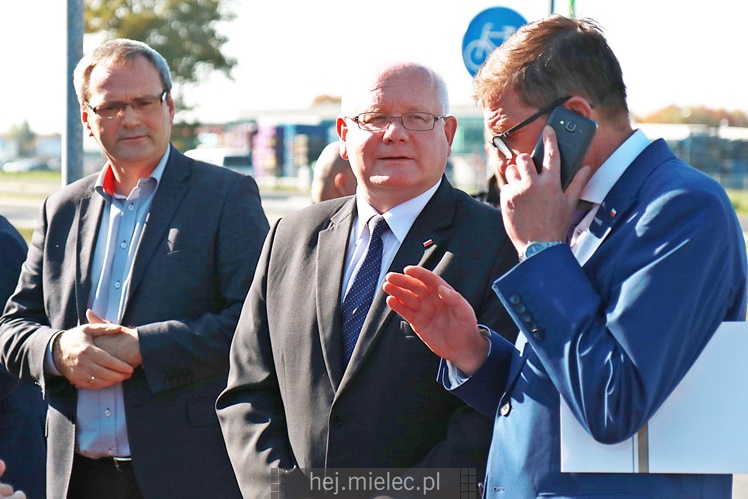 Otwarcie i poświęcenie zmodernizowannych dróg na Strefie