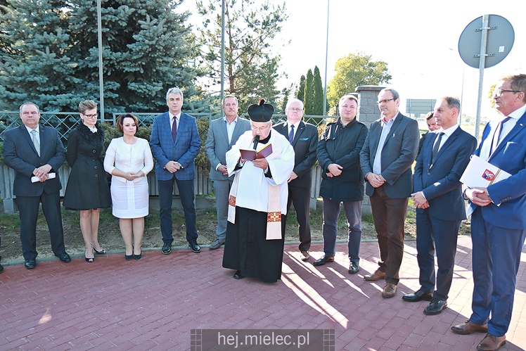 Otwarcie i poświęcenie zmodernizowannych dróg na Strefie