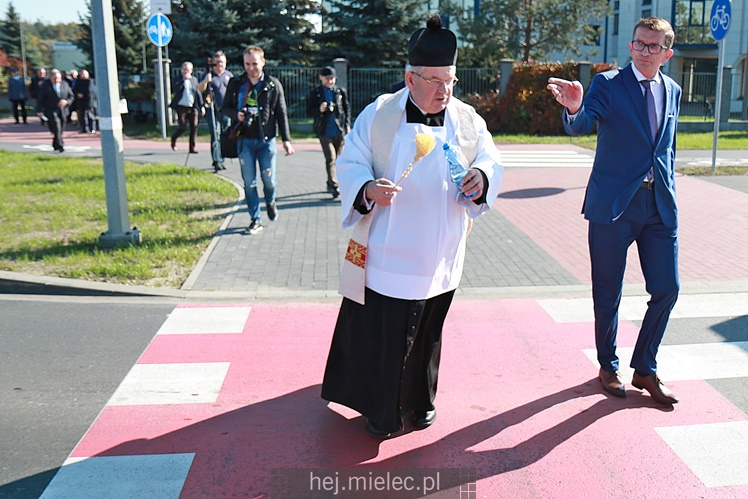 Otwarcie i poświęcenie zmodernizowannych dróg na Strefie