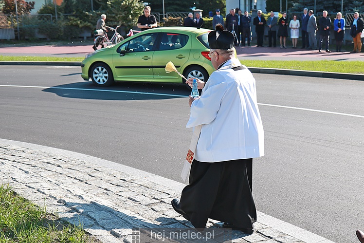 Otwarcie i poświęcenie zmodernizowannych dróg na Strefie