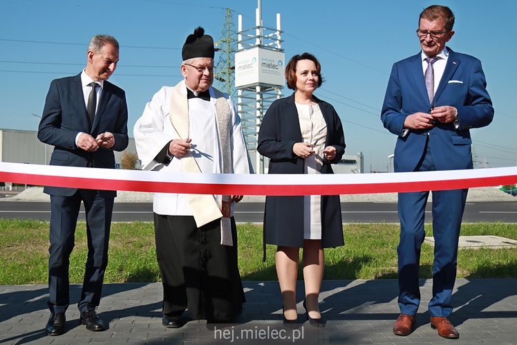 Otwarcie i poświęcenie zmodernizowannych dróg na Strefie