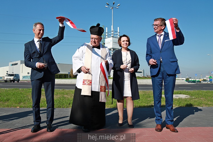 Otwarcie i poświęcenie zmodernizowannych dróg na Strefie