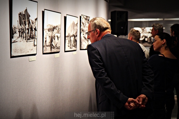 Wernisaż wystawy ?Fotografowie wojny? w Jadernówce