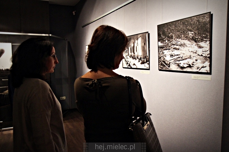 Wernisaż wystawy ?Fotografowie wojny? w Jadernówce