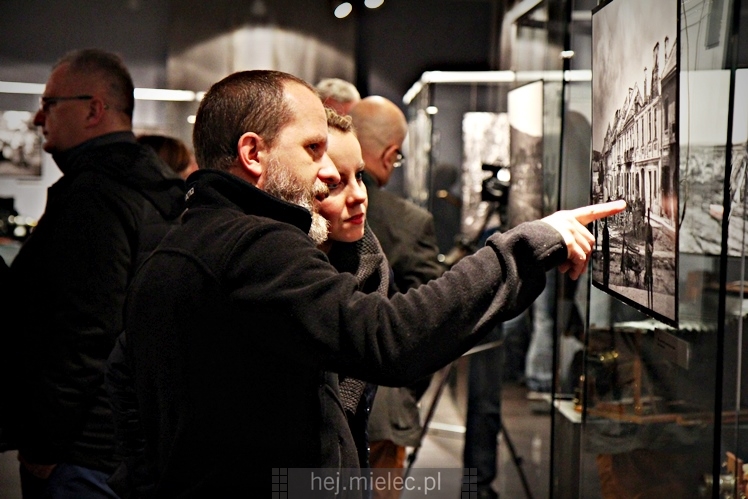 Wernisaż wystawy ?Fotografowie wojny? w Jadernówce