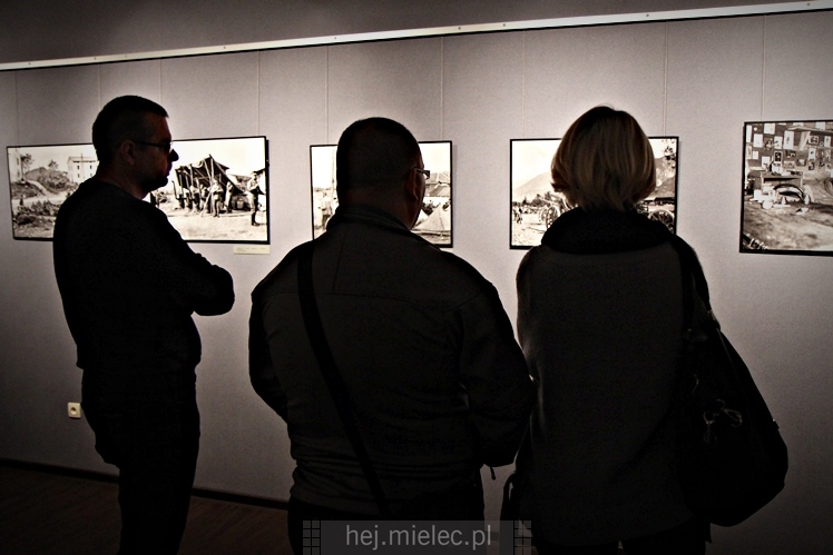 Wernisaż wystawy ?Fotografowie wojny? w Jadernówce