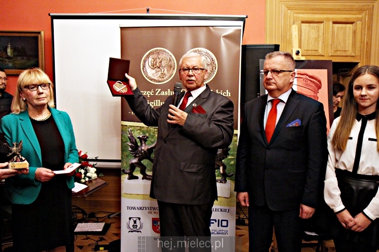 Śpiewanki Patriotyczne i wręczenie Pieczęci Zasług Obywatelskich