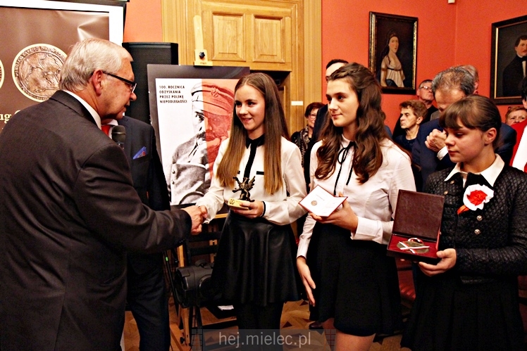 Śpiewanki Patriotyczne i wręczenie Pieczęci Zasług Obywatelskich