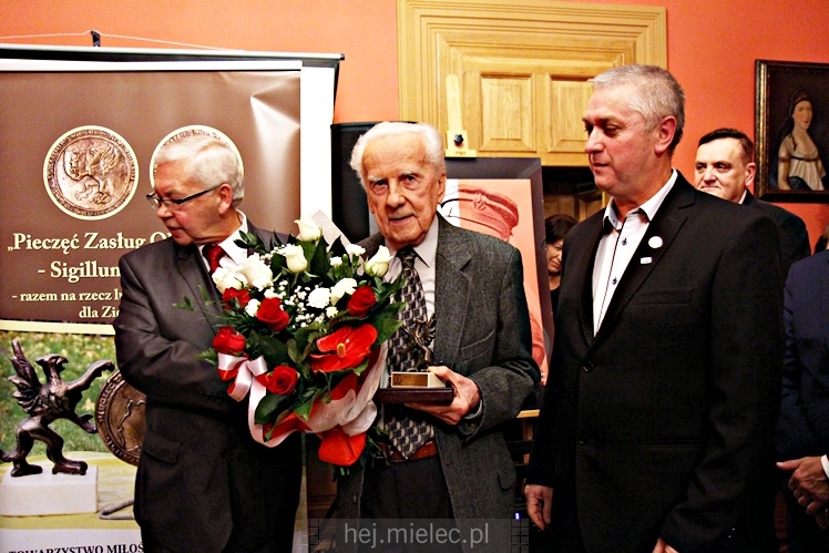 Śpiewanki Patriotyczne i wręczenie Pieczęci Zasług Obywatelskich