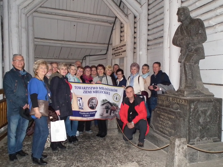 Mielczanie na wycieczce patriotyczno-obywatelskiej szlakiem bohaterów narodowych