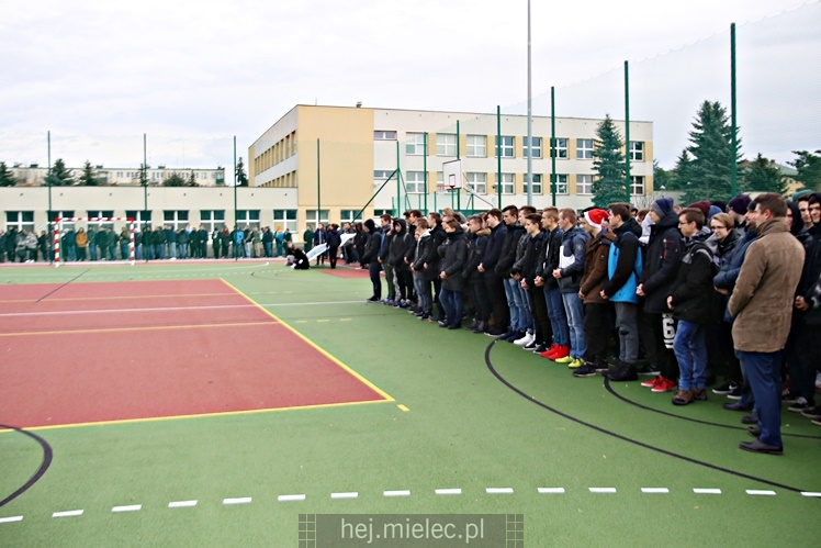 Boiska sportowe przy ZST oddane do użytku