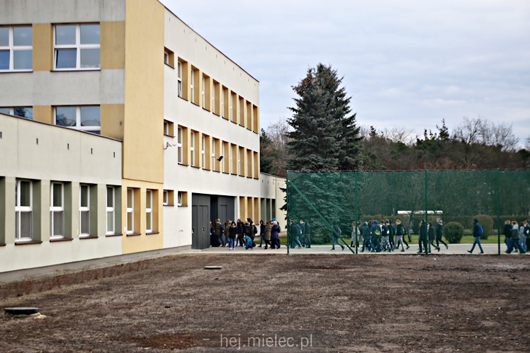 Boiska sportowe przy ZST oddane do użytku