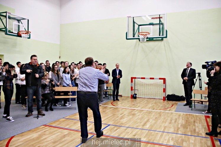 Sala gimnastyczna w I LO wraz z zapleczem gotowa po remoncie