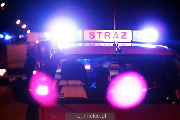Tragiczny wypadek w Mielcu. Zderzenie osobowego opla z tirem