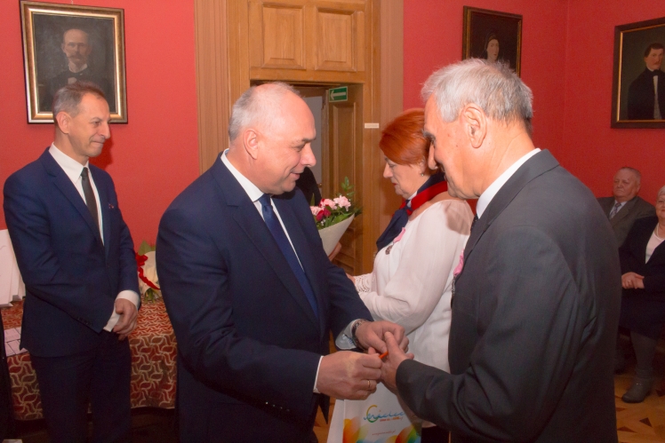 Medale za długoletnie pożycie małżeńskie trafiły do jedenastu par