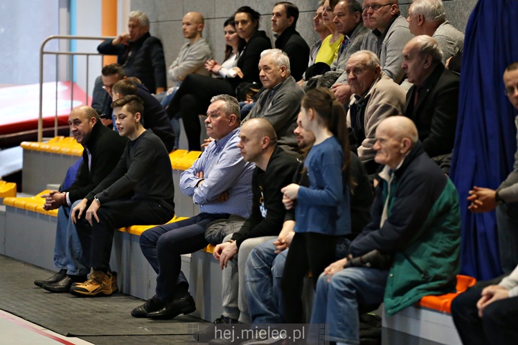 2 liga siatkówki: UKS Szóstka Mielec - MKS Dąbrowa Górnicza