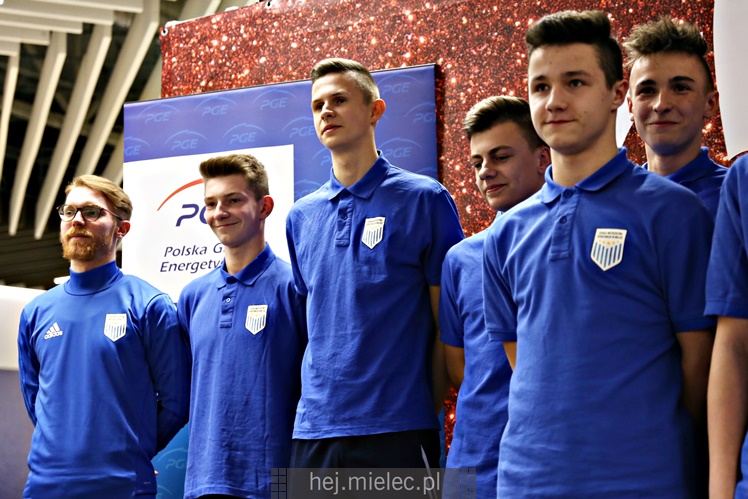 Biało-Niebieski Dzień Kobiet z FKS Stalą Mielec - część pierwsza