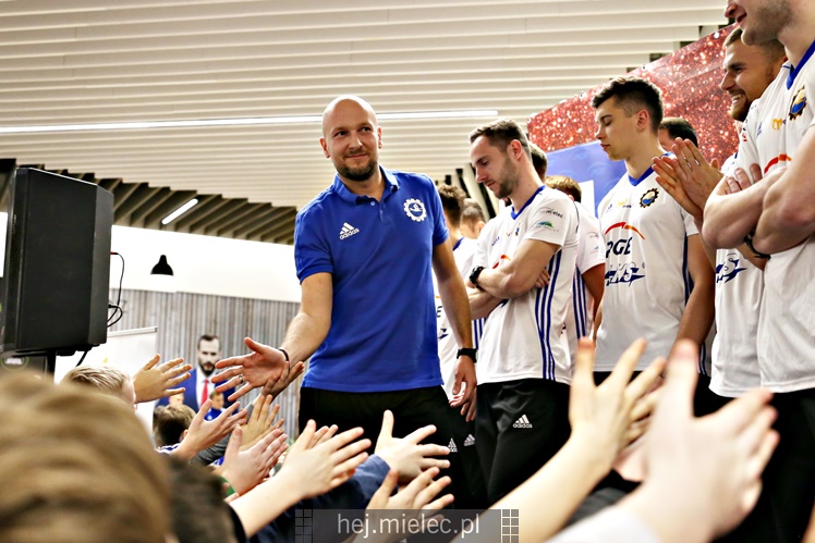 Biało-Niebieski Dzień Kobiet z FKS Stalą Mielec - część druga